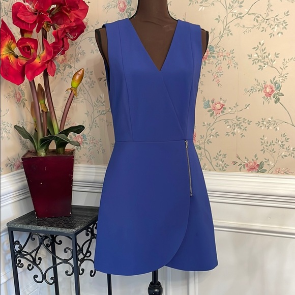 Alice + Olivia Dresses & Skirts - Alice + Olivia Blue Sleeveless Faux Wrap Fitted A-Line Dress 8